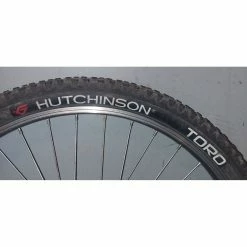 Roues Complètes Hutchinson - 26'' -Race Face Soldes 2 roues avant et arriere pneu hutchinson toro en tres bon etat 2