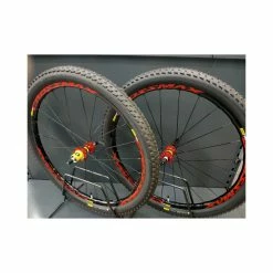 Roues Complètes Mavic - 27.5'' 8 Roues Complètes Mavic - 27.5'' -Race Face Soldes mavic crossmax elite 3
