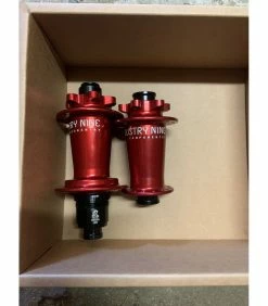 Burgtec Moyeux 5 Burgtec Moyeux -Race Face Soldes moyeux industrie nine 2