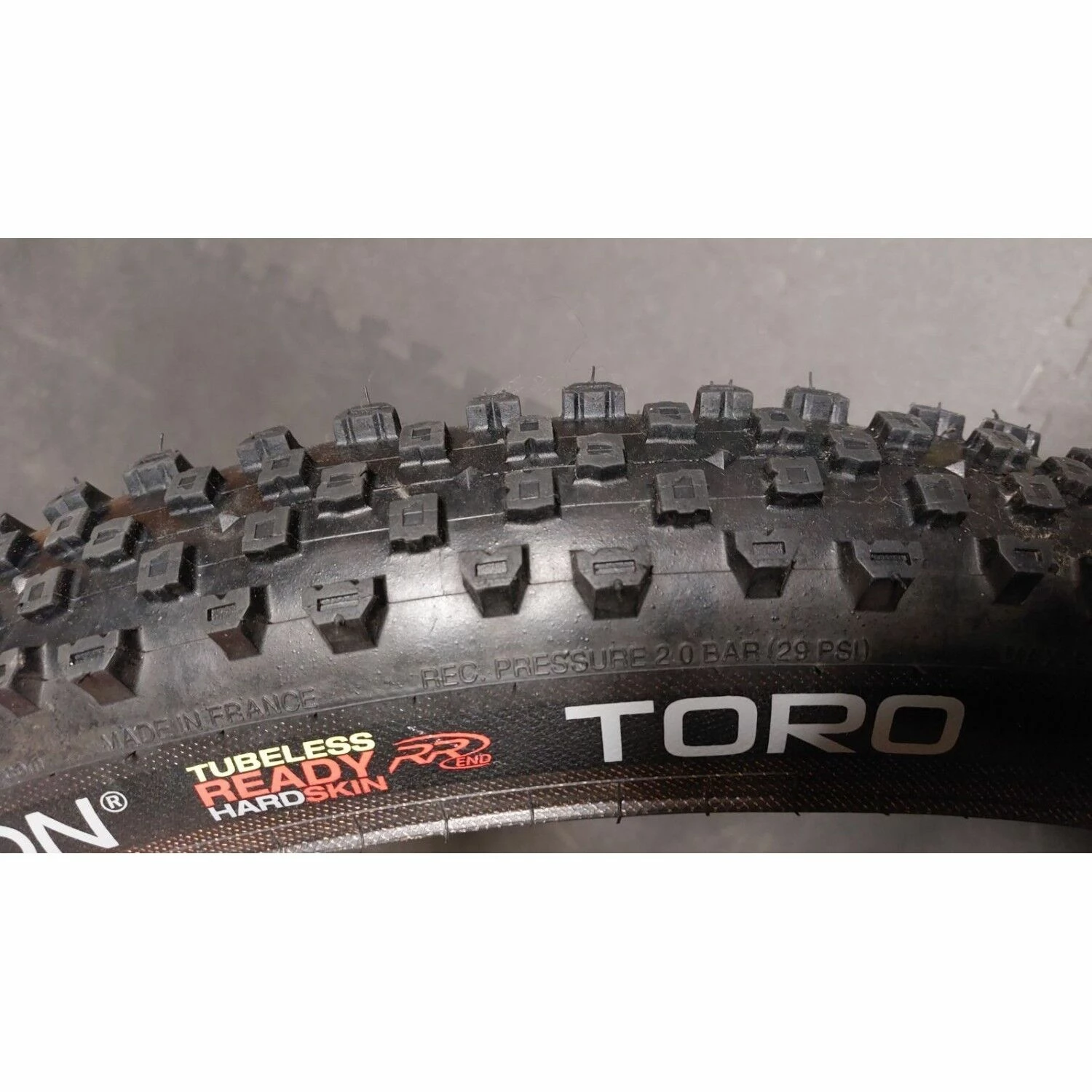 Pneus Hutchinson - 29'' 1 Pneus Hutchinson - 29''