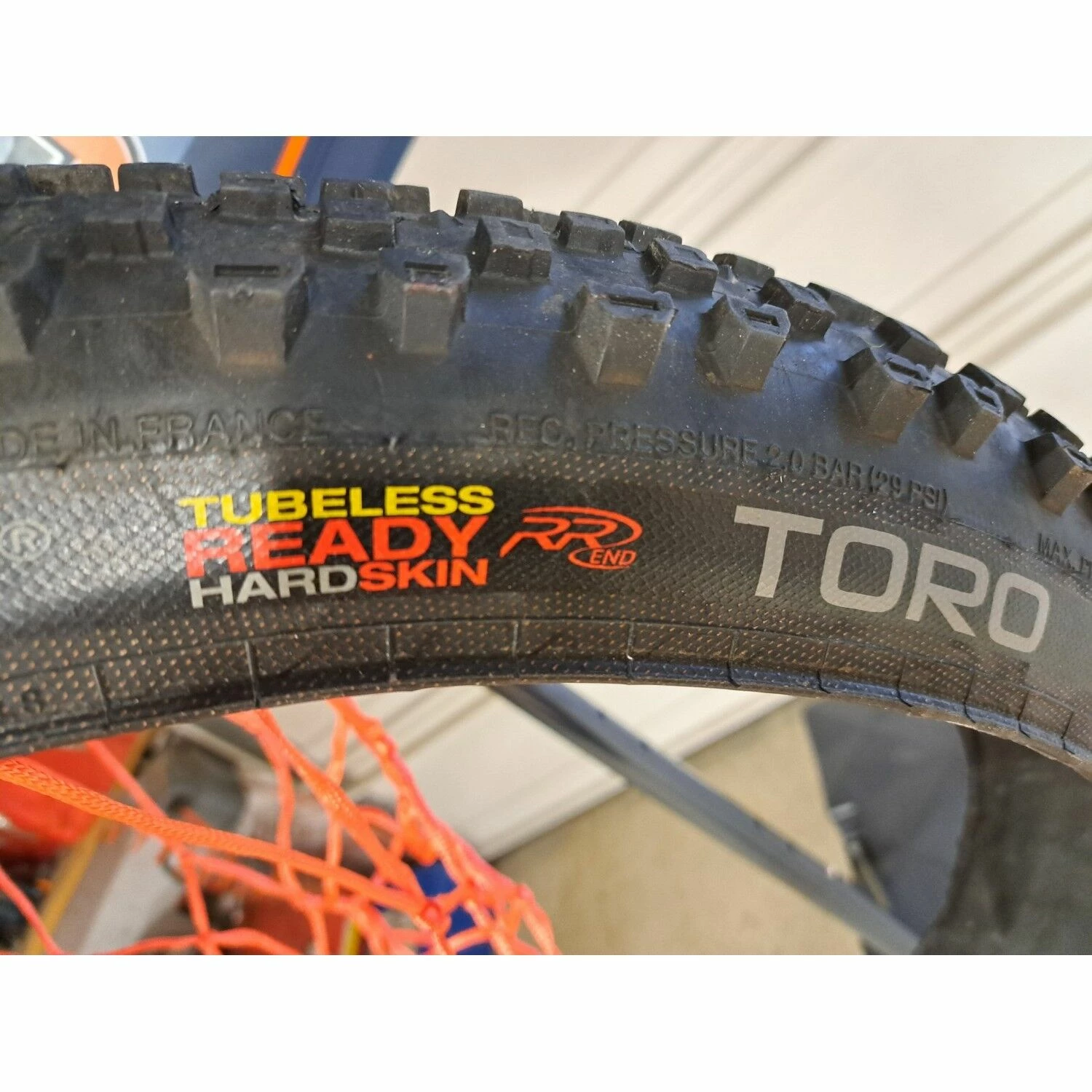 Pneus Hutchinson - 29'' 2 Pneus Hutchinson - 29'' – Image 2