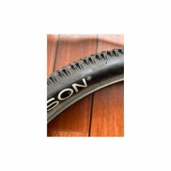 Pneus Hutchinson - 27.5'' -Race Face Soldes pneus hutchinson 27 5 x 2 20 4