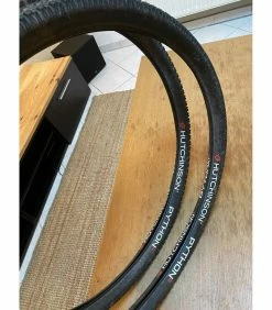 Pneus - 29'' -Race Face Soldes pneus hutchinson python 2 29pouces 2