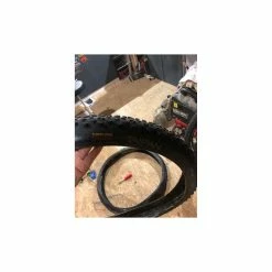 Pneus Hutchinson - 29'' -Race Face Soldes pneus hutchinson toro et taypan 29 p 2 1 2