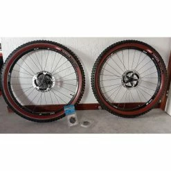 Dt-swiss Roues Complètes Dt Swiss - 27.5'' 7 Dt-swiss Roues Complètes Dt Swiss - 27.5'' -Race Face Soldes roue 275 2