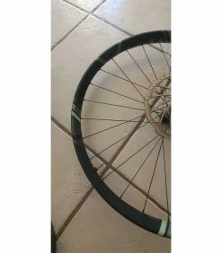 Roues Complètes 6 Roues Complètes -Race Face Soldes roue avant swiss hx 1501 spline hybrid 275 axe av 15x110 mm 1