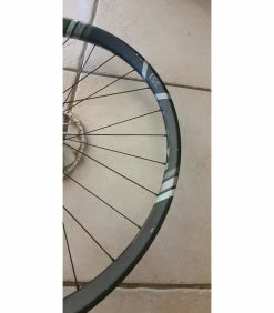 Roues Complètes 9 Roues Complètes -Race Face Soldes roue avant swiss hx 1501 spline hybrid 275 axe av 15x110 mm 4