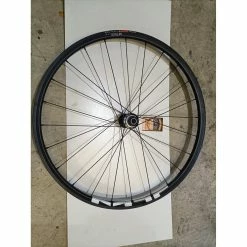 Roues Complètes Shimano - 27.5'' -Race Face Soldes roue avant vtt 275 pouces shimano deore wh mt500 tubetype centerlock 3