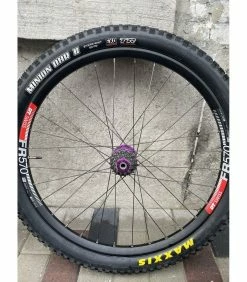 Roues Complètes - 27.5'' -Race Face Soldes roue dt swiss plus ztr 1