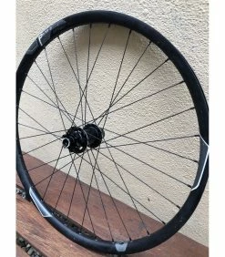 Race Face Roues Complètes -Race Face Soldes roue giant dh 275 pm2 av20x110 ar15x153 4