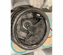 HUTCHINSON Roues Complètes 5 HUTCHINSON Roues Complètes -Race Face Soldes roue hutchinson taipan 29 pouse 2