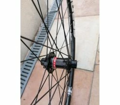 Roues Complètes -Race Face Soldes roue spank spike novatec 275 2