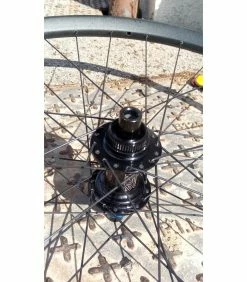 HUTCHINSON Roues Complètes - 27.5'' -Race Face Soldes roues dt swiss tune xm 3