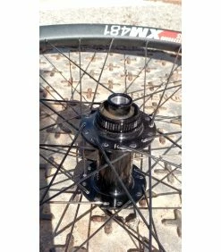 HUTCHINSON Roues Complètes - 27.5'' -Race Face Soldes roues dt swiss tune xm 4