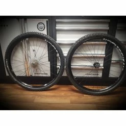 Dt-swiss Roues Complètes Dt Swiss - 29'' 10 Dt-swiss Roues Complètes Dt Swiss - 29'' -Race Face Soldes roues roval 29 plus pneus plus disques plus cassette tbe 4