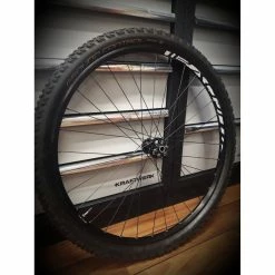 Dt-swiss Roues Complètes Dt Swiss - 29'' 11 Dt-swiss Roues Complètes Dt Swiss - 29'' -Race Face Soldes roues roval 29 plus pneus plus disques plus cassette tbe 5