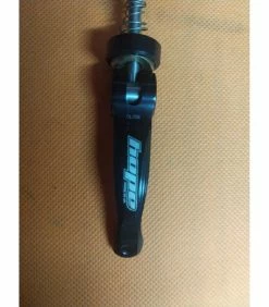 Axes Et Serrages De Roues 3 Axes Et Serrages De Roues -Race Face Soldes serrage de roue avant hope 1