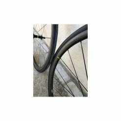 Roues Complètes Mavic - 700 8 Roues Complètes Mavic - 700 -Race Face Soldes superbes roues carbone ksyrium pro sl ust 2